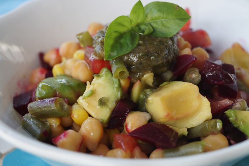 ENSALADA DE GARBANZOS Y PESTO DE CÁÑAMO