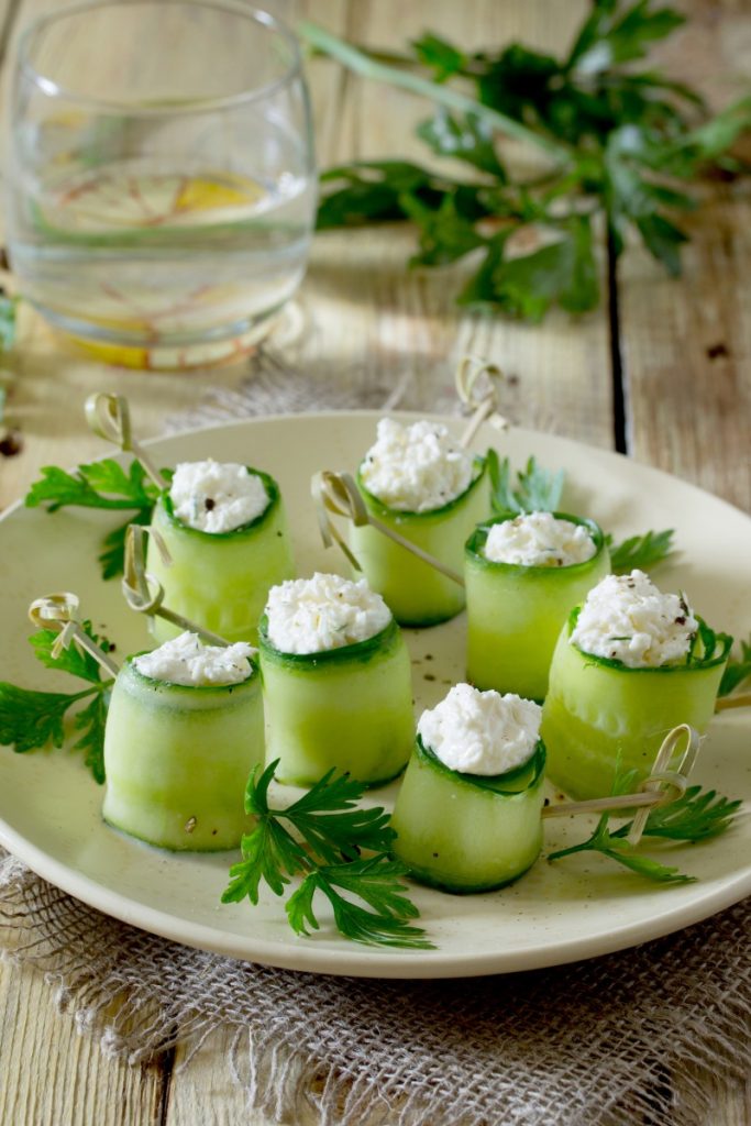 ROLLITOS DE PEPINO CON QUESO DE CABRA