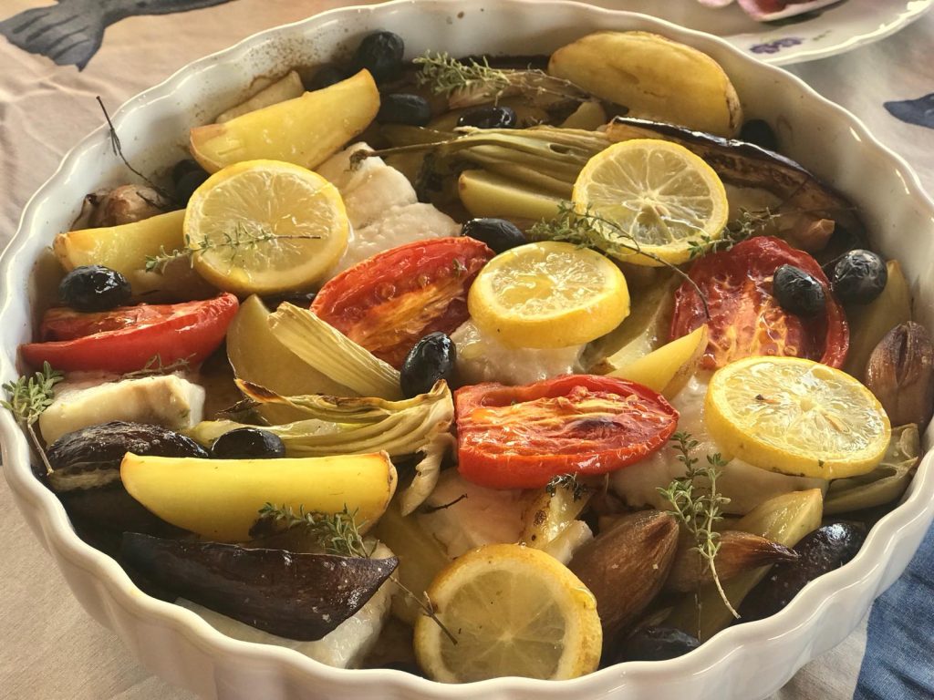 VERDURAS AL HORNO CON PATATA Y MERLUZA