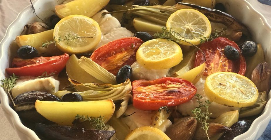 VERDURAS AL HORNO CON PATATA Y MERLUZA