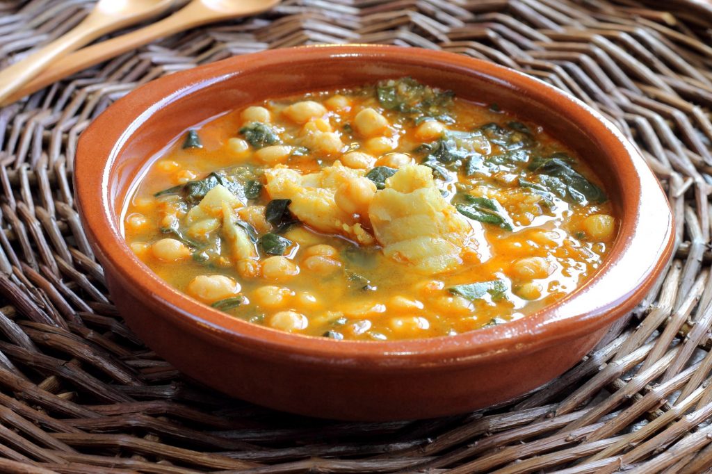 GARBANZOS CON ESPINACAS Y BACALAO