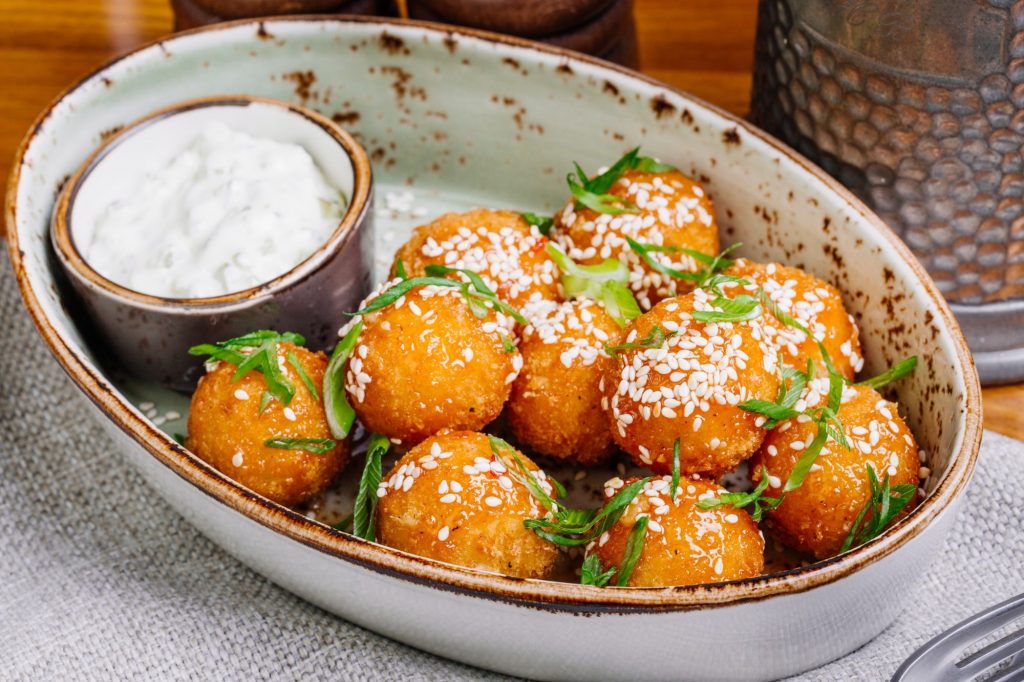 ALBÓNDIGAS DE POLLO CON PISTACHOS