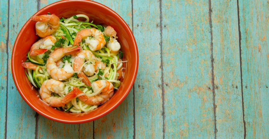 TALLARINES DE CALABACÍN CON SALTEADO DE GAMBAS