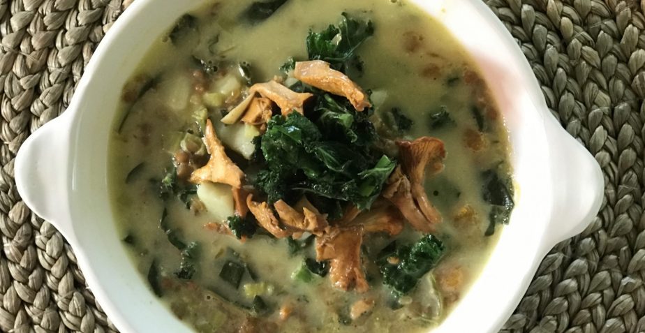 SOPA DE LENTEJAS Y COCO CON SALTEADO DE KALE