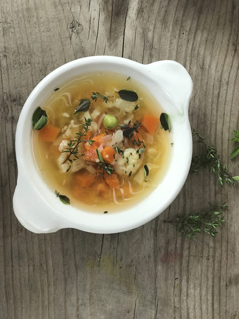 MINESTRONE DE VERDURA CON CREMA DE AJO