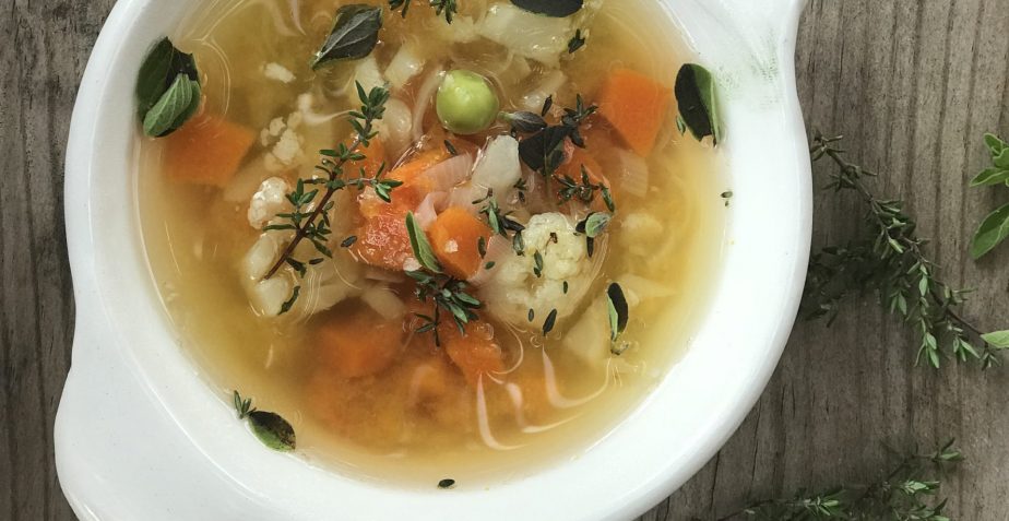 MINESTRONE DE VERDURA CON CREMA DE AJO